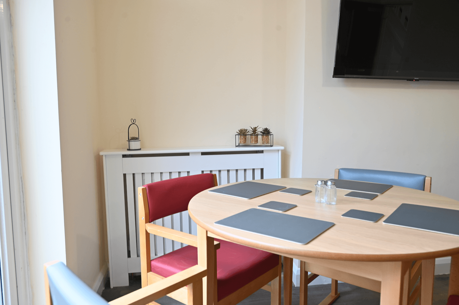 turnbull-care-home-ltd-dining.png